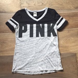 PINK VICTORIA’S SECRET tee-shirt